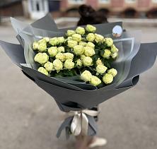 Букет Белые кустовые розы Солинеро в Называевске