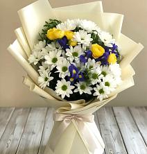 Букет цветов из:  Ирисы, Хризантемы и Розы в Называевске